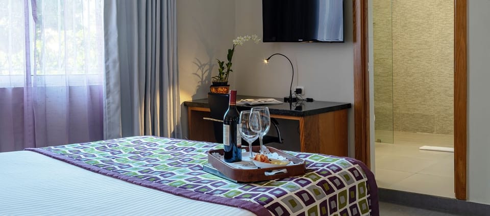 Deluxe Room | In-room safe, individually decorated, individually furnished, desk