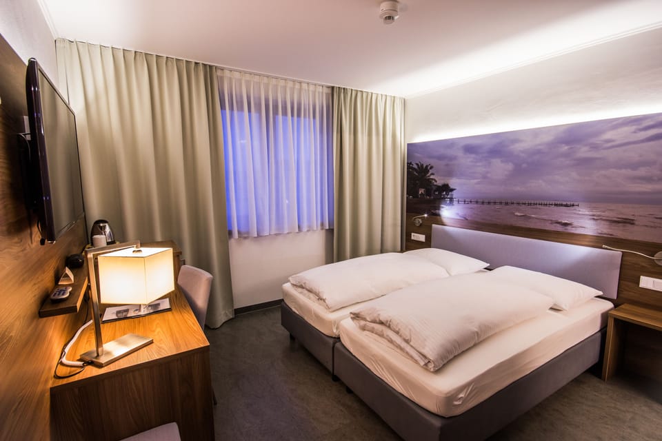 Deluxe Double or Twin Room | Hypo-allergenic bedding, in-room safe, individually decorated, desk