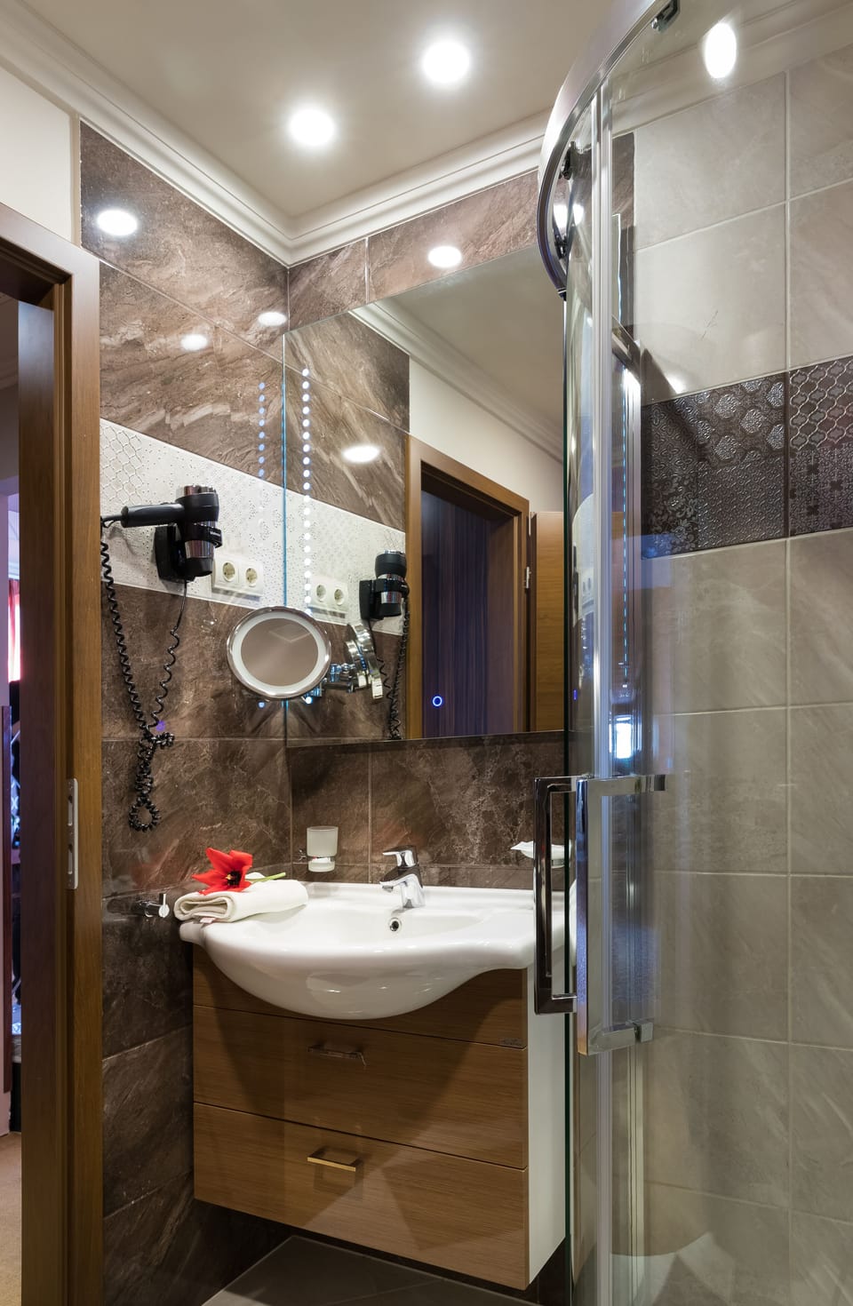 Shower, hair dryer, bathrobes, towels