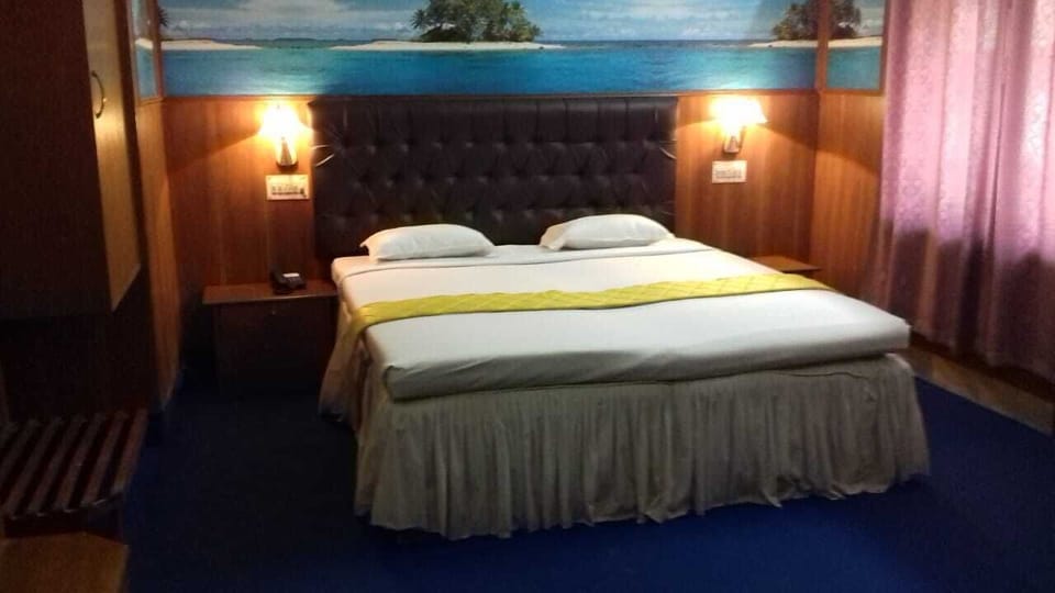 Super Deluxe Room | Individually decorated, individually furnished, desk, blackout drapes