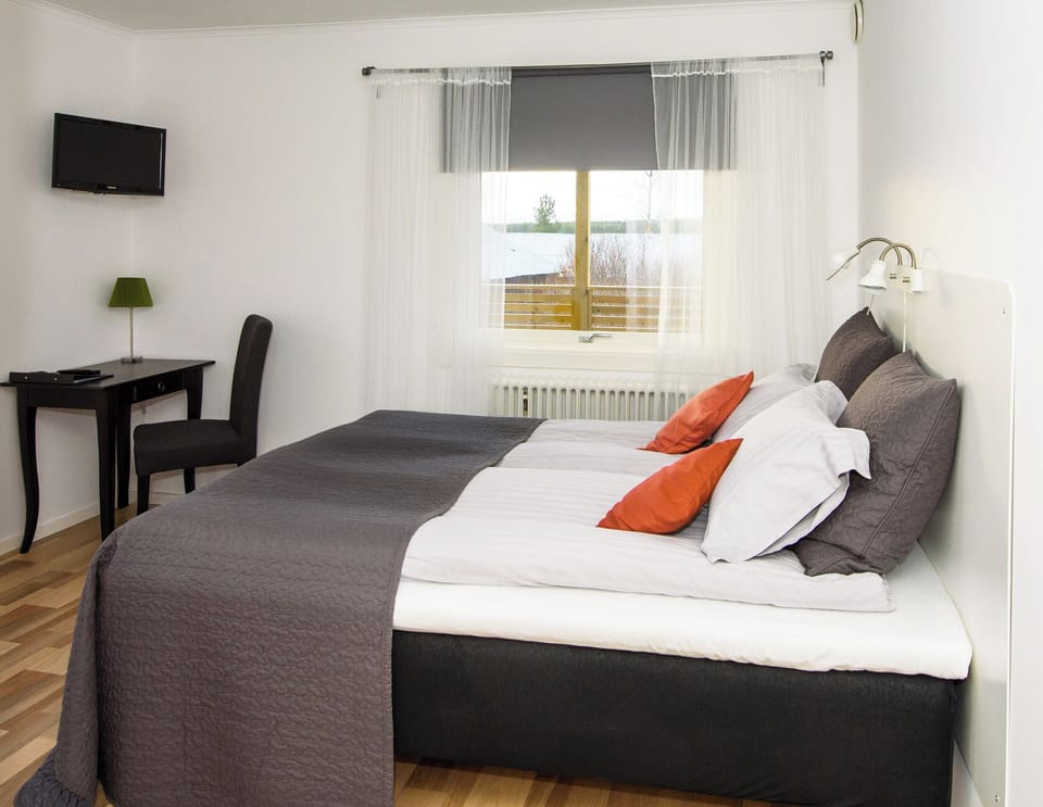Twin Room (Ground Floor) | Individually decorated, desk, free WiFi, bed sheets