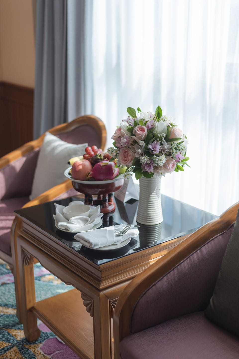 Premier Room | Minibar, in-room safe, individually decorated, individually furnished