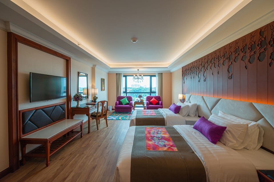 Premier Deluxe Room | Minibar, in-room safe, individually decorated, individually furnished