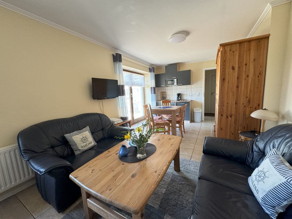 Apartment (Ground Floor) | Living area | Flat-screen TV
