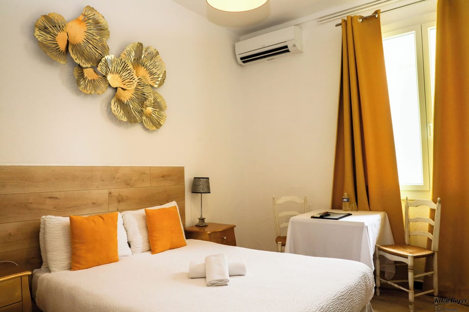 Club Room, 1 Double Bed, Non Smoking | Soundproofing, iron/ironing board, free WiFi, bed sheets