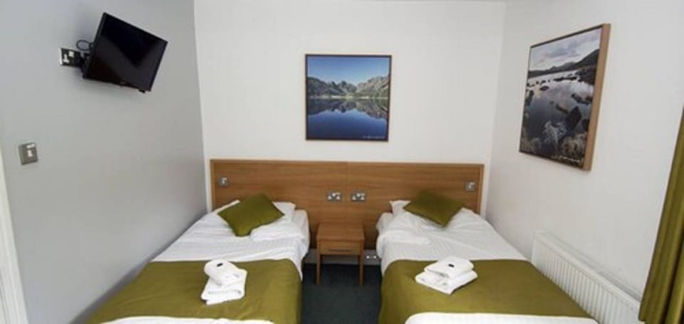 Twin Room | In-room safe, desk, iron/ironing board, free WiFi