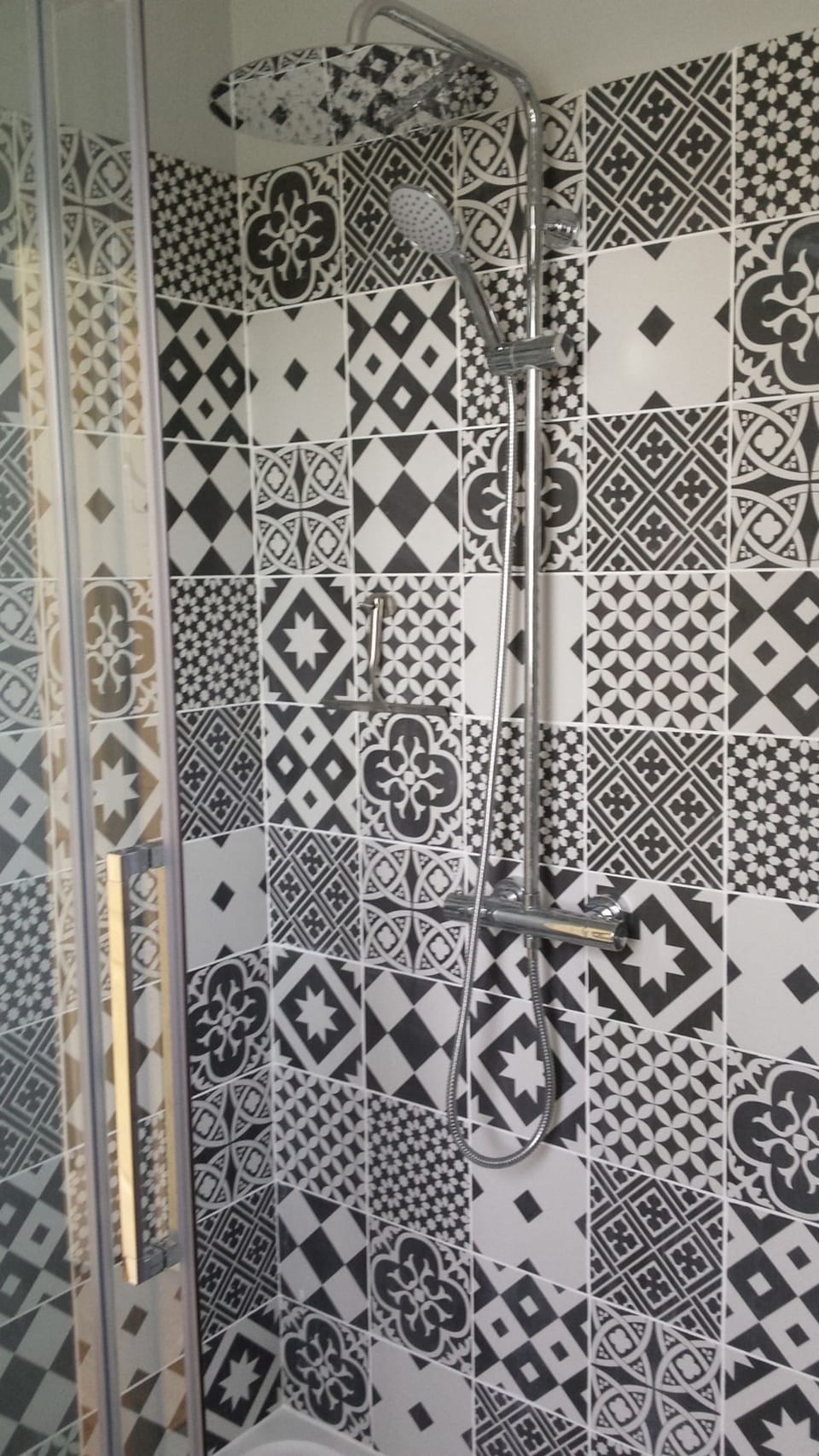 Comfort Double Room (Juliet) | Bathroom | Shower, rainfall showerhead, eco-friendly toiletries, hair dryer