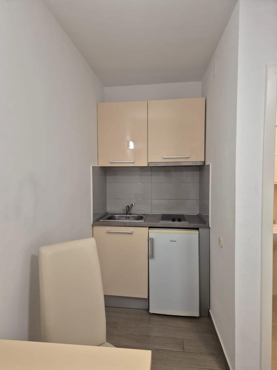 Studio Apartment, 1 Bedroom | Private kitchenette | Fridge, coffee/tea maker