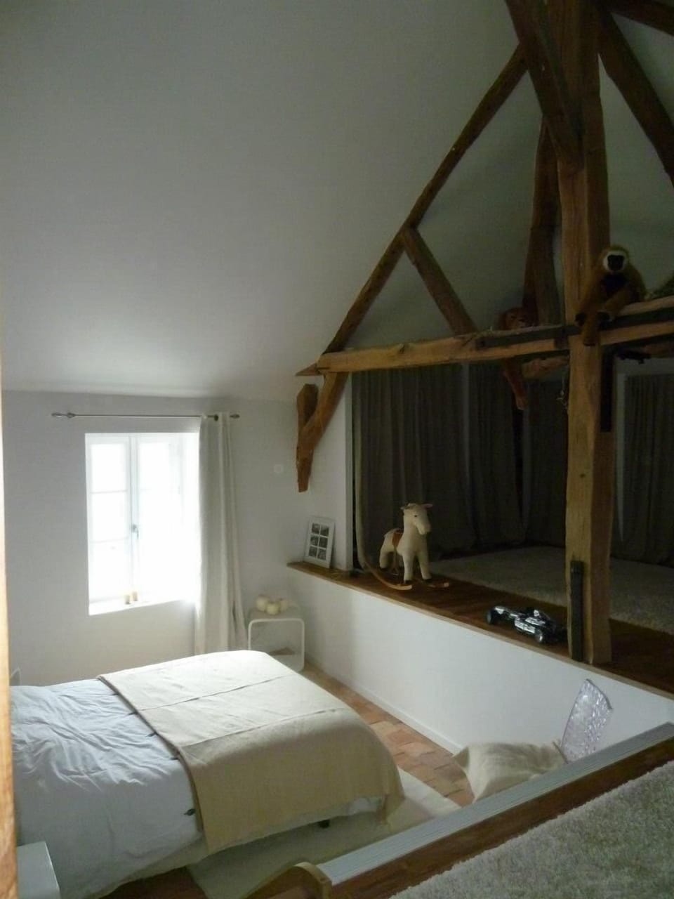 Double Room (Blanche) | Individually decorated, individually furnished, desk, laptop workspace