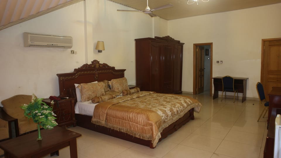 Executive Double Room | Desk, WiFi (free), individually decorated, individually furnished