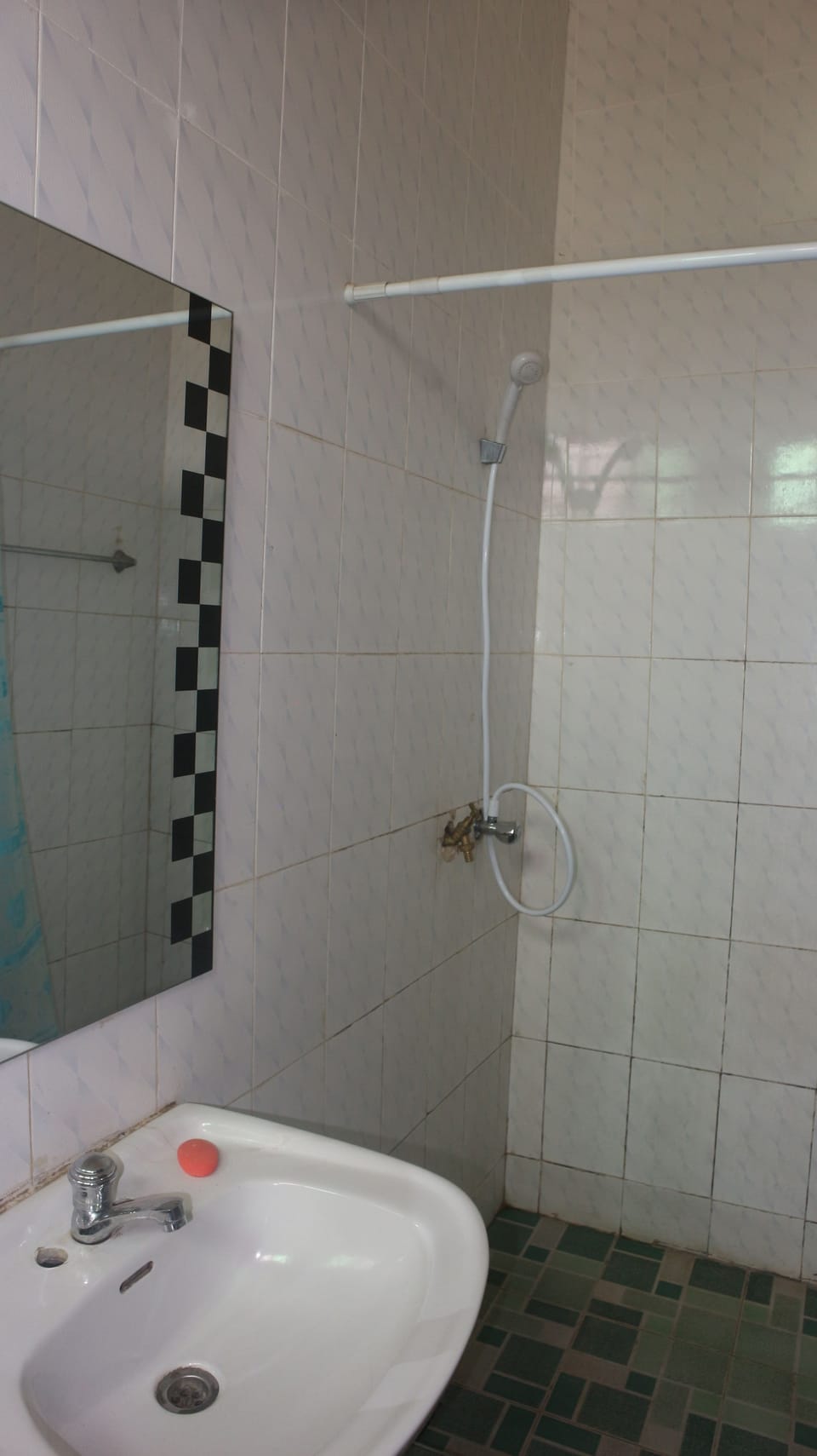 Standard Double Room | Bathroom | Shower, rainfall showerhead, towels