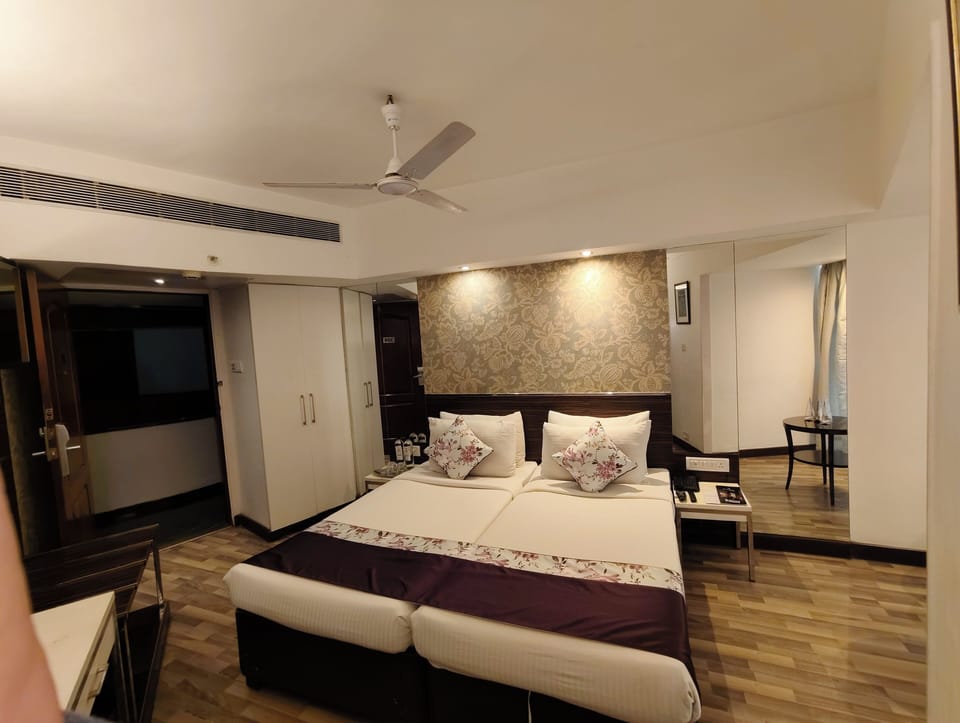 Standard Room | In-room safe, desk, laptop workspace, soundproofing