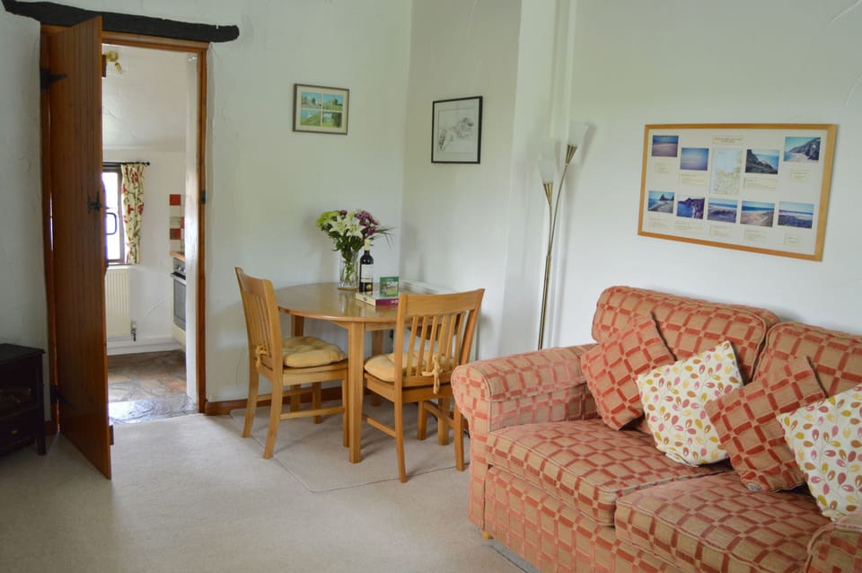 Barley Cottage | In-room dining