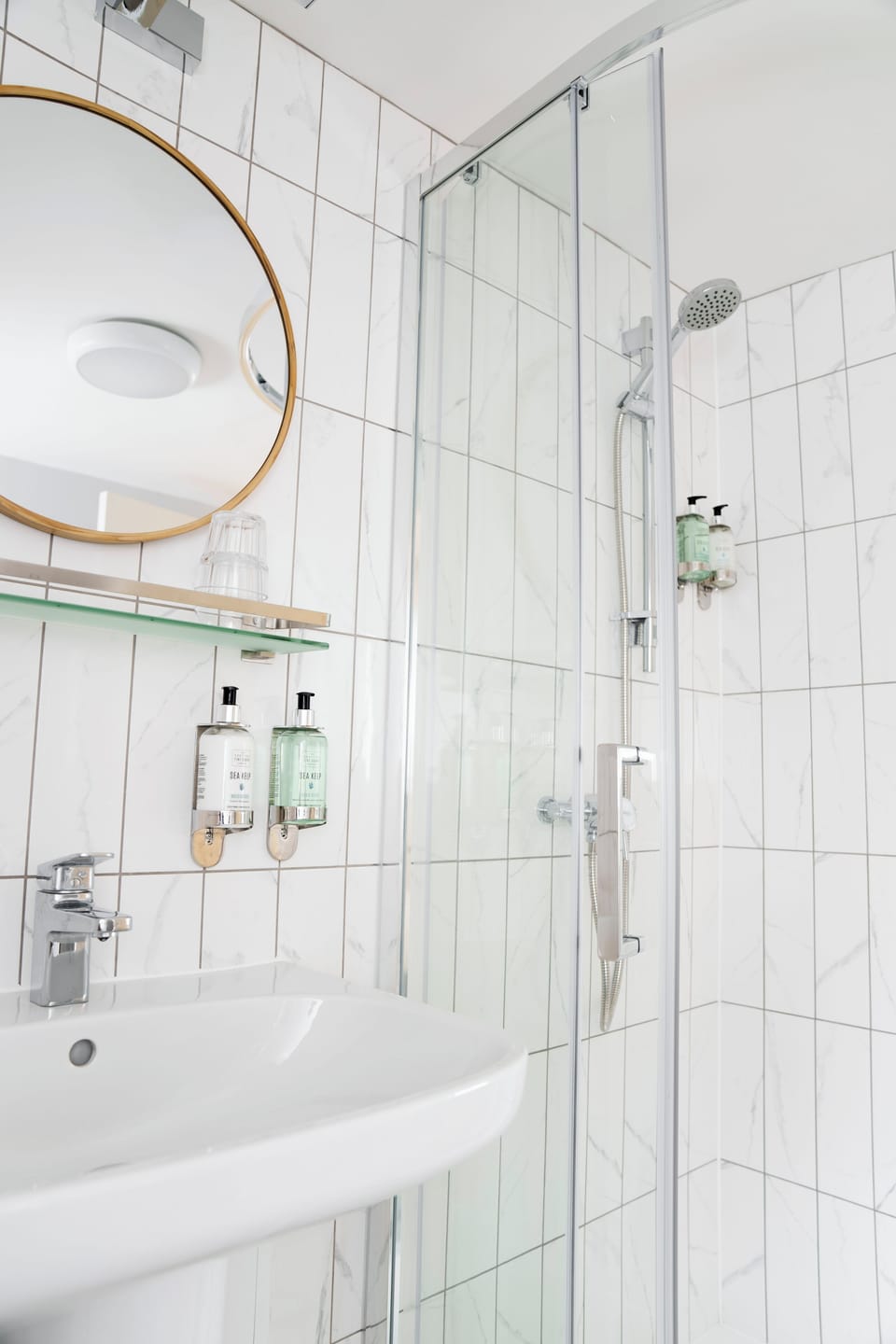 Double or Twin Sea View Room | Bathroom shower