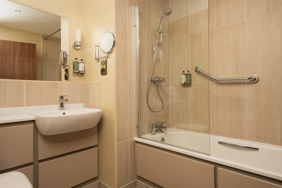 Shower, free toiletries, hair dryer, towels