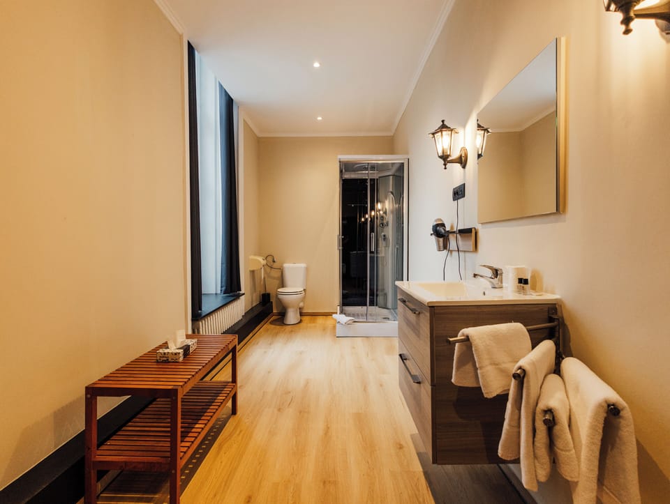 Standard Double Room | Bathroom | Free toiletries, hair dryer, towels