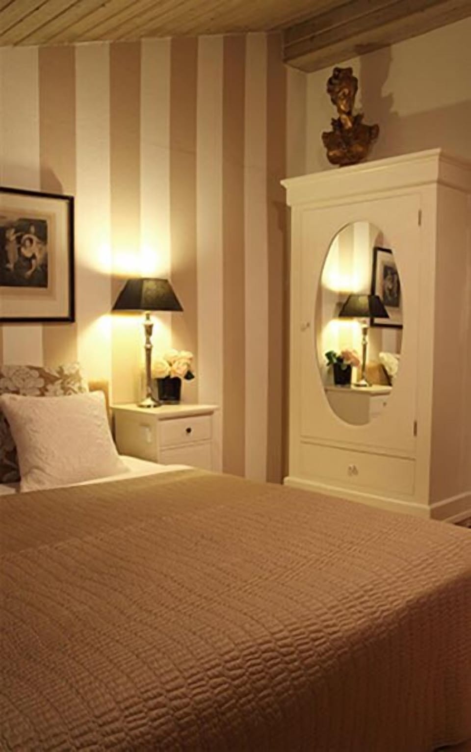 Comfort Double Room | Desk, iron/ironing board (on request), WiFi (free)
