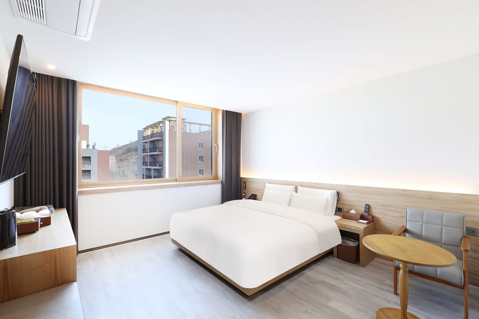 Superior Room, 1 King Bed, Non Smoking | Desk, laptop workspace, blackout drapes, WiFi (free)