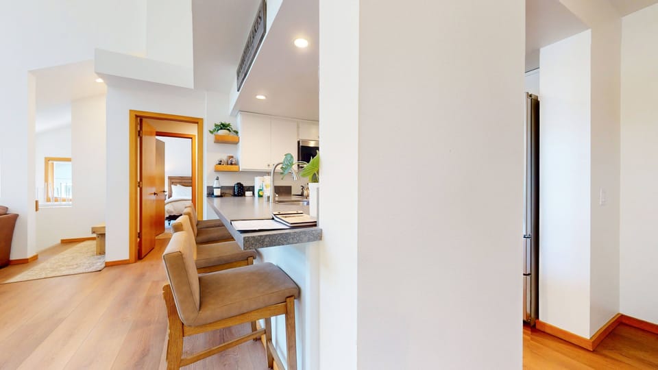 Condo, 2 Bedrooms | Interior