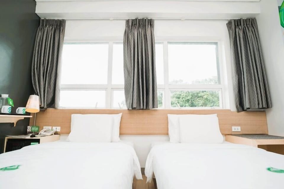 Standard Twin Room | In-room safe, iron/ironing board, free WiFi, bed sheets