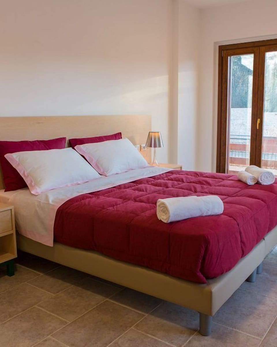 Triple Room, Multiple Beds, Non Smoking | Minibar, desk, soundproofing, free WiFi