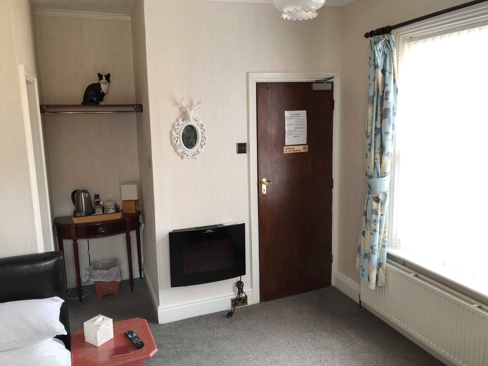 Superior Double Room | Soundproofing, iron/ironing board, free WiFi, bed sheets