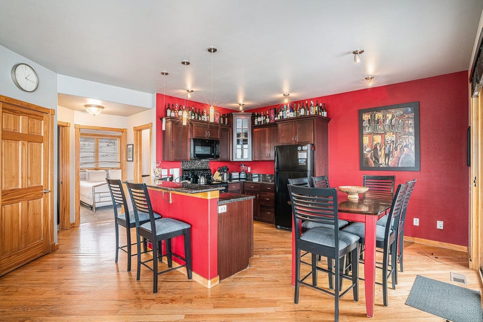 Condo, 2 Bedrooms | Dining