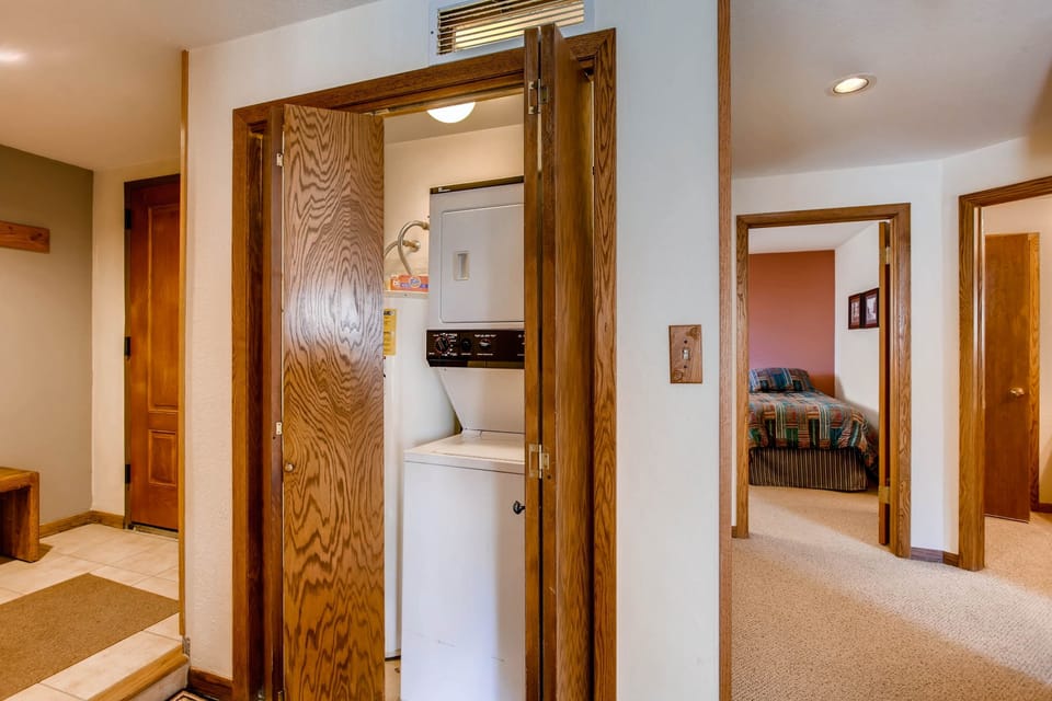 Condo, 2 Bedrooms | Interior