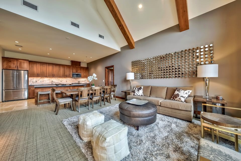 Condo, 3 Bedrooms | Living area