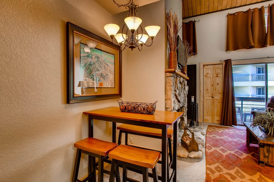Condo, 2 Bedrooms | Private kitchen | Coffee/tea maker, oven