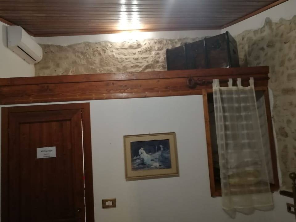 Superior Room, Valley View (La Vedetta) | Individually furnished, desk, blackout drapes, soundproofing