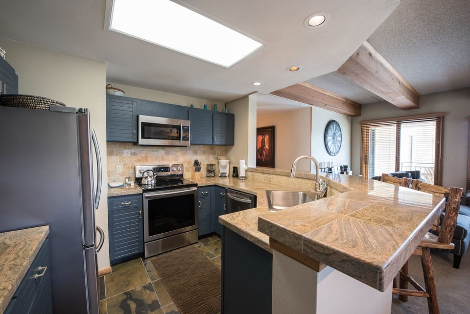 Condo, 2 Bedrooms | Private kitchen | Coffee/tea maker, oven