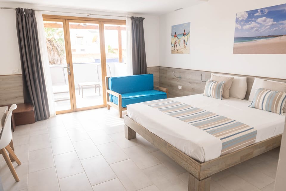 Deluxe Double Room | Minibar, in-room safe, desk, blackout drapes
