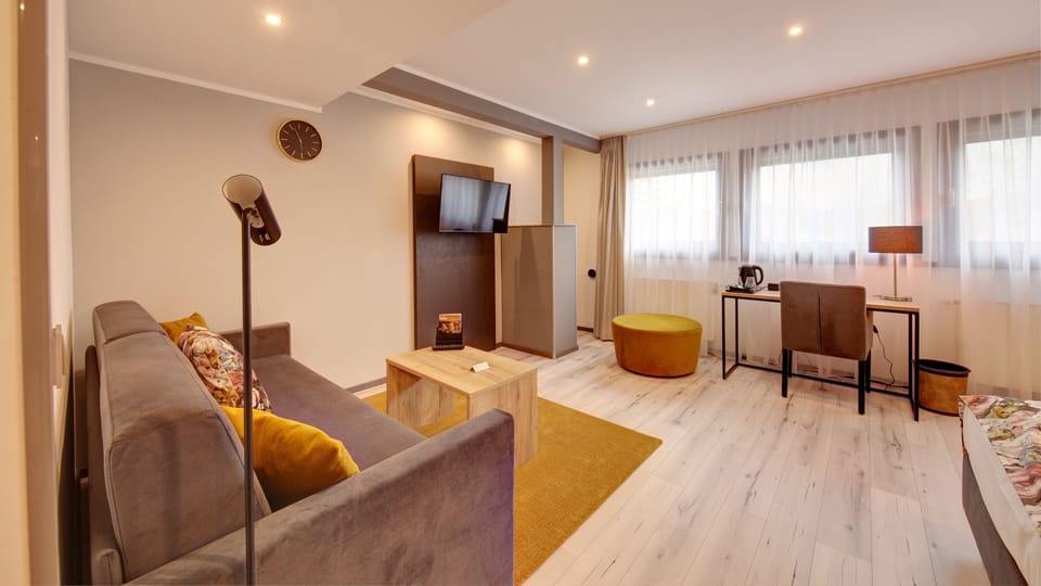 Superior Double Room | Desk, WiFi (free), bed sheets