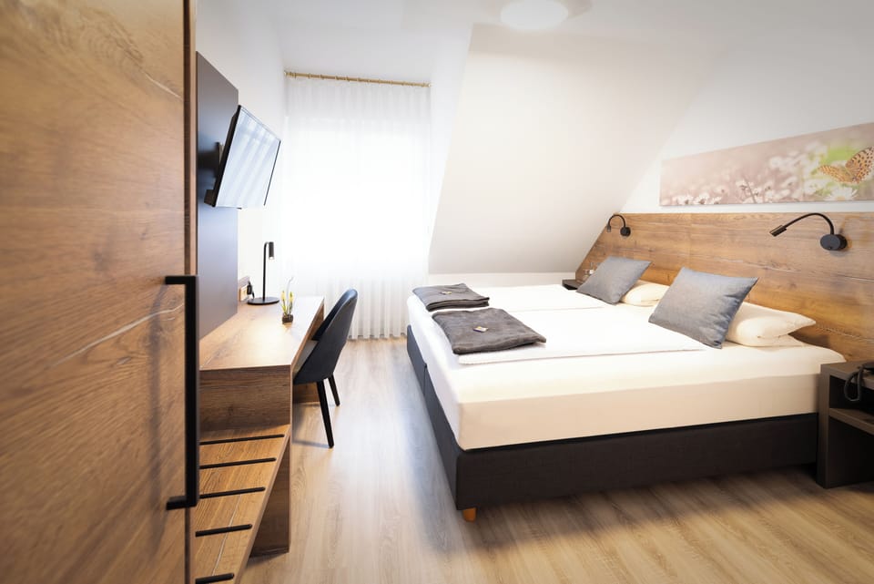 Standard Double Room | Hypo-allergenic bedding, in-room safe, desk, iron/ironing board