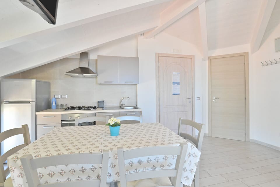 Family Apartment, Private Bathroom, Sea View (leucosia) | Private kitchen