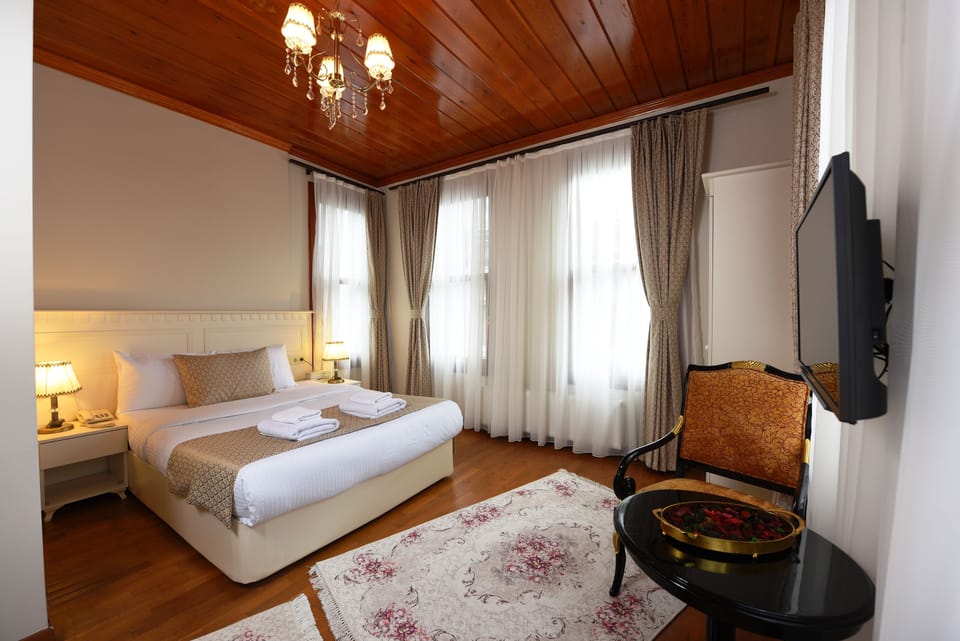 Premium bedding, minibar, in-room safe, desk