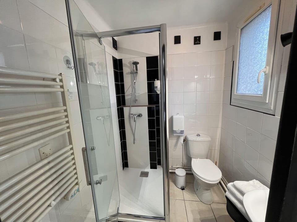 Shower, towels