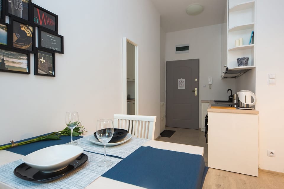 Apartment, Non Smoking | In-room dining
