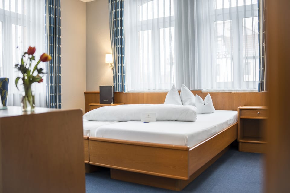 Double Room Single Use | Desk, laptop workspace, free WiFi, bed sheets