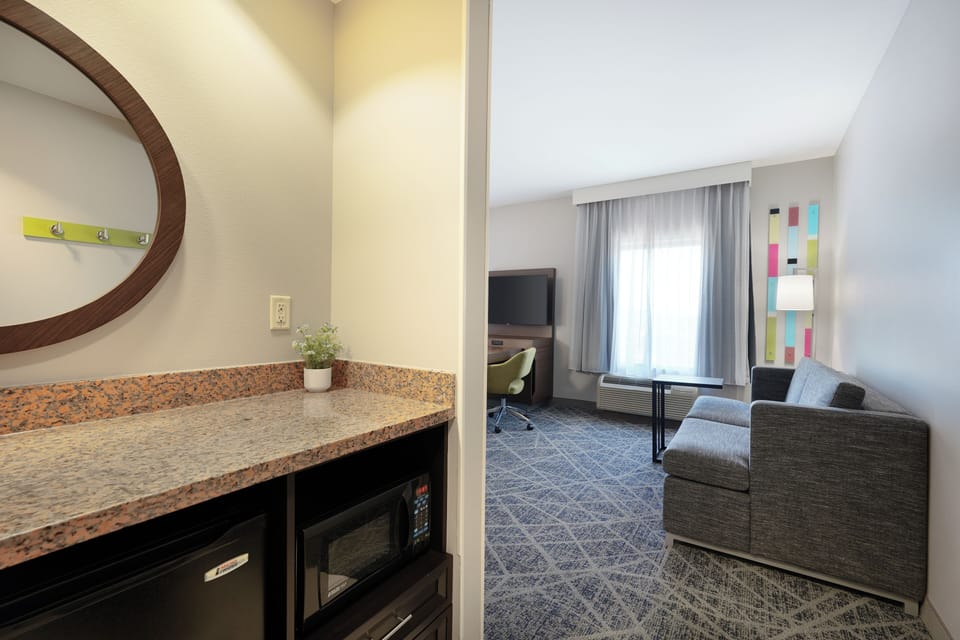 King studio suite | In-room safe, desk, iron/ironing board, free cribs/infant beds