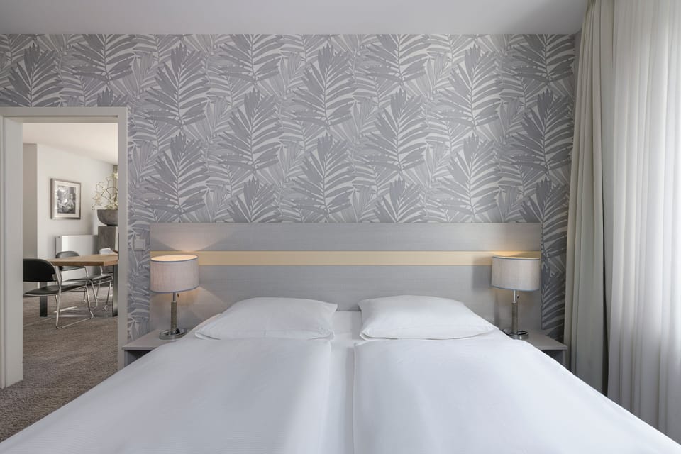 Presidential Suite | Pillowtop beds, iron/ironing board, free WiFi, bed sheets