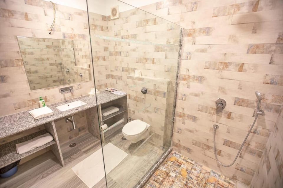 Free toiletries, hair dryer