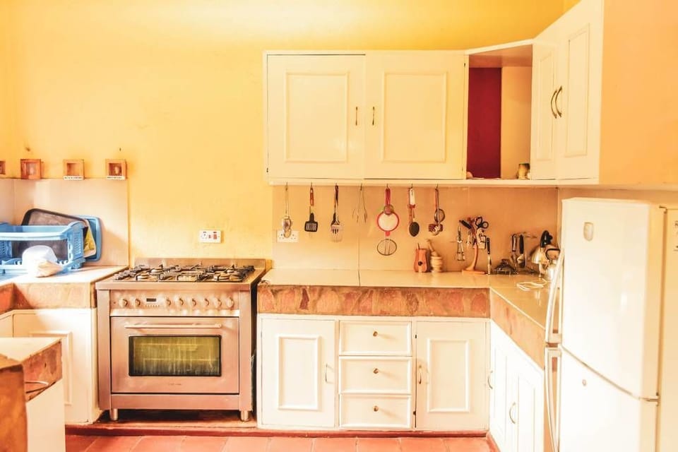 Family Cottage, 4 Bedrooms, Non Smoking, Lake View | Private kitchen | Fridge, microwave, oven, stovetop