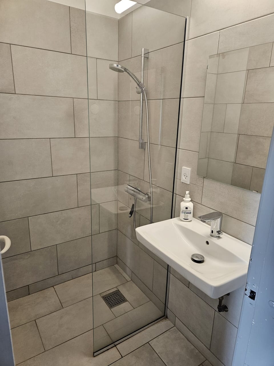 Double Room | Bathroom | Shower, hair dryer, towels