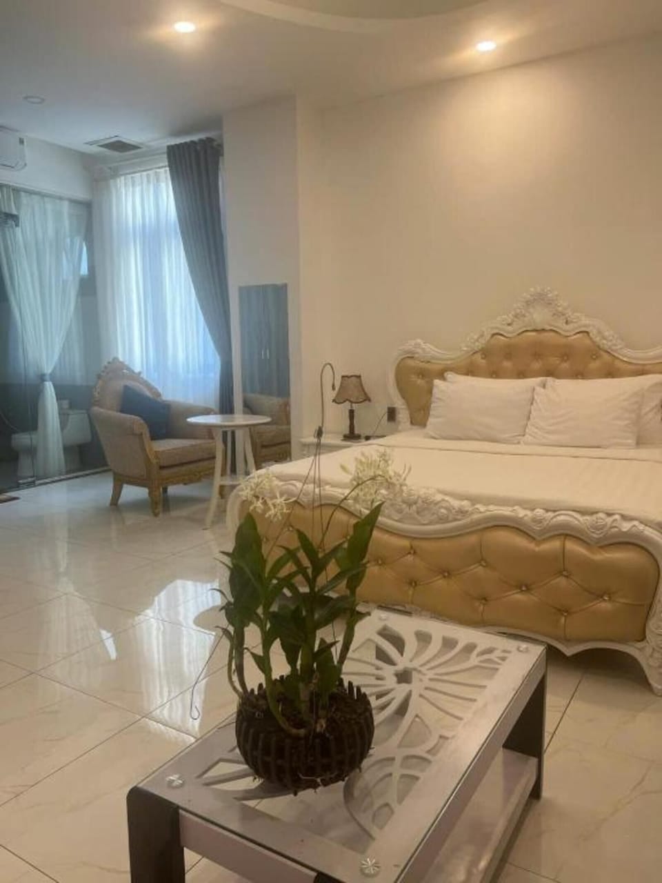 Suite Room City View with Bathtub | Desk, soundproofing, free WiFi, bed sheets