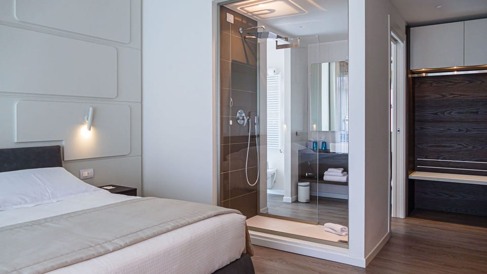 Deluxe Triple Room | Egyptian cotton sheets, premium bedding, down comforters, pillowtop beds