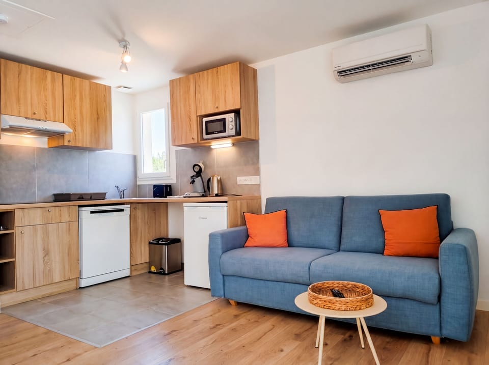 Cottage, 1 Bedroom (5 Pers) | Private kitchenette | Coffee/tea maker, fridge, microwave, stovetop