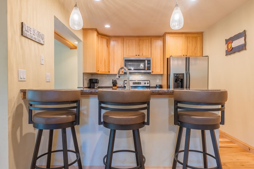 Townhome, 3 Bedrooms | Private kitchen | Fridge, oven, coffee/tea maker, toaster