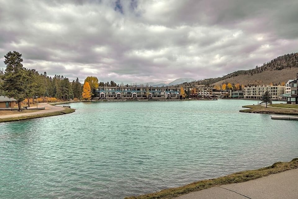 Condo, 2 Bedrooms | Property grounds